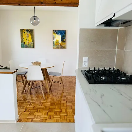 A14 Three Bed City Center Apartmán *